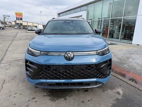 New 2026 Volkswagen Tiguan SE R-Line image 2