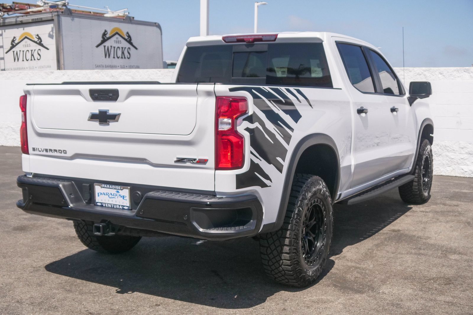 Used 2025 Chevrolet Silverado 1500 ZR2 w/ Technology Package AWD/4WD image 9