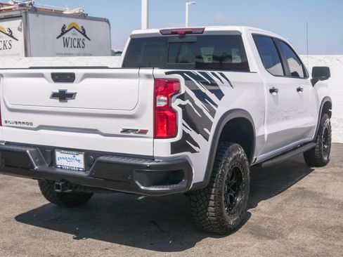 Used 2025 Chevrolet Silverado 1500 ZR2 w/ Technology Package AWD/4WD image 9