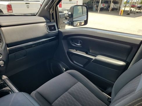 Used 2023 Nissan Titan SV w/ SV Convenience Package AWD/4WD image 12