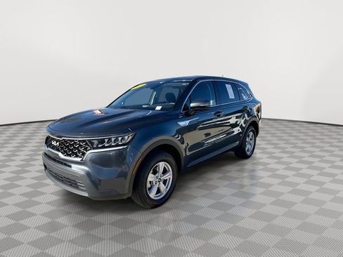 Used 2023 Kia Sorento LX image 4