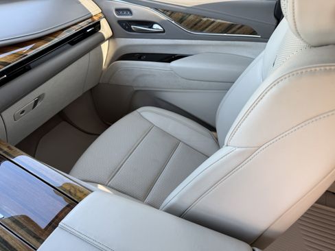 Used 2021 Cadillac Escalade ESV Sport Platinum image 16