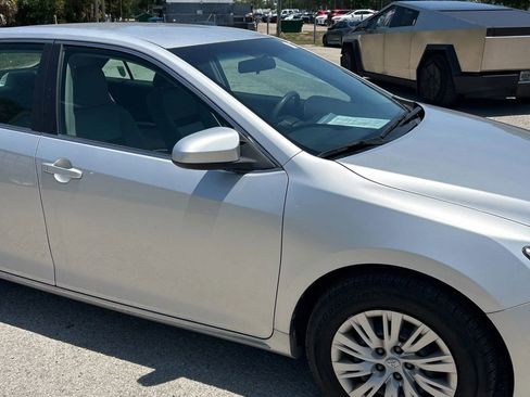 Used 2012 Toyota Camry LE FWD image 9