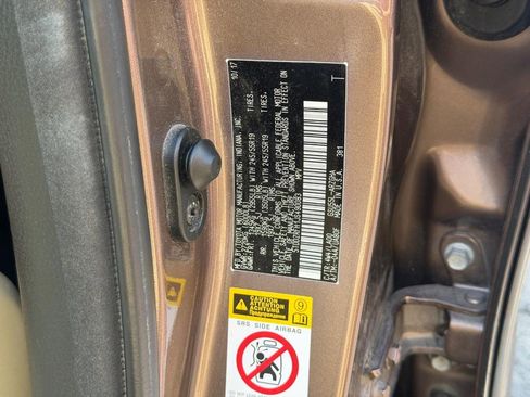 Used 2018 Toyota Highlander Limited w/ Carpet Mat Package (TMS) AWD/4WD image 26