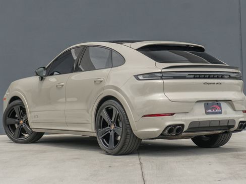 Used 2025 Porsche Cayenne GTS AWD/4WD image 9