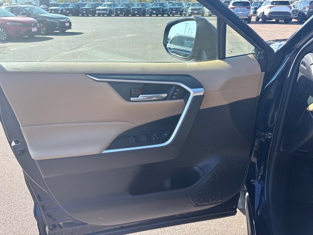 Used 2022 Toyota RAV4 XLE Premium FWD image 12