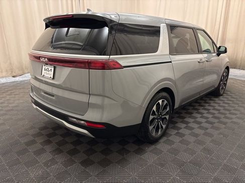 Certified 2024 Kia Carnival EX image 4