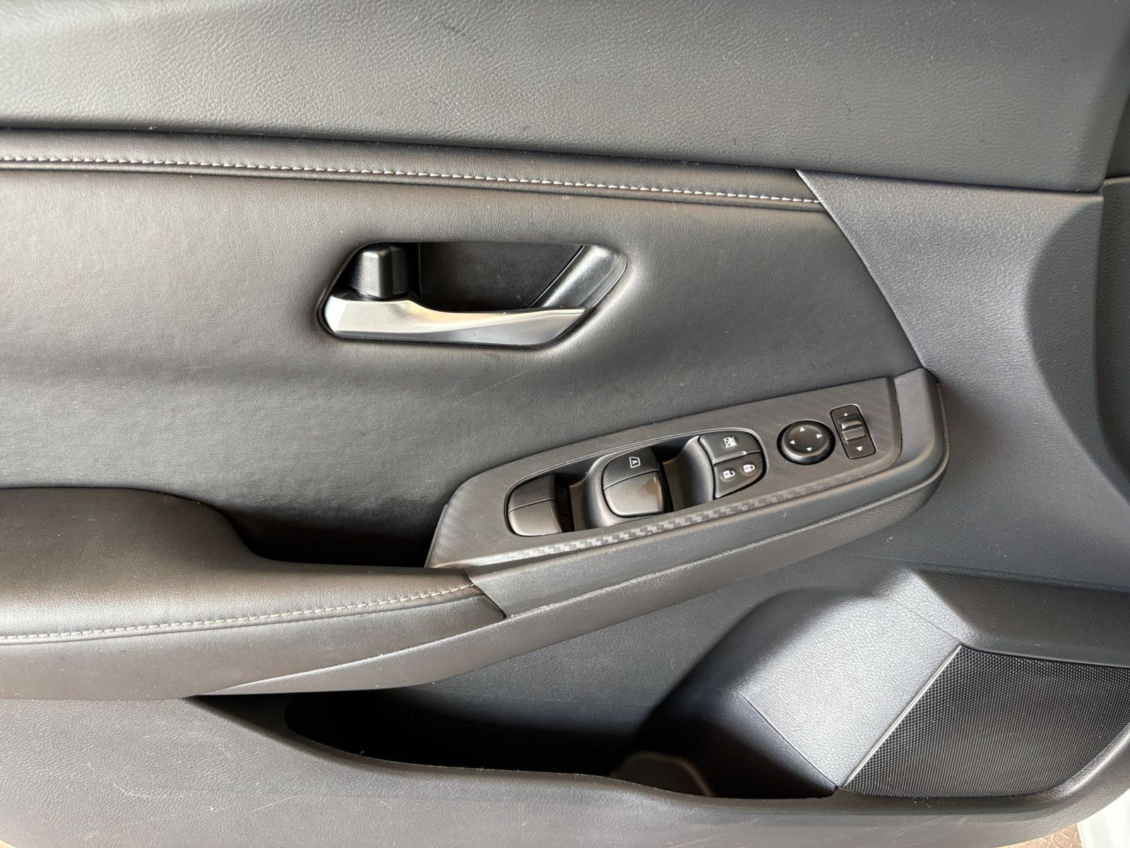 Used 2025 Nissan Sentra SV FWD image 18