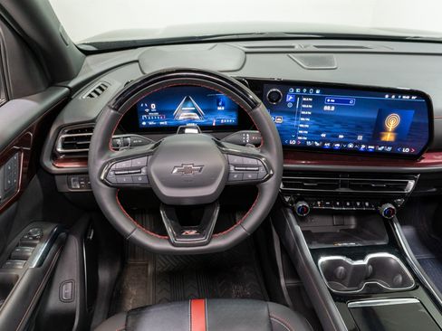 Used 2024 Chevrolet Traverse RS image 11