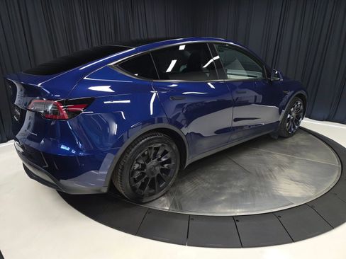 Used 2021 Tesla Model Y Long Range image 12