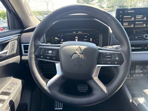 Used 2026 Mitsubishi Outlander AWD image 23