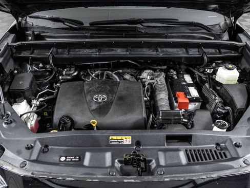 Used 2022 Toyota Highlander LE AWD/4WD image 52