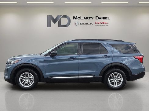 Used 2025 Ford Explorer Active AWD/4WD image 2