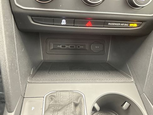 Used 2020 Volkswagen Atlas Cross Sport SE w/ Towing Package image 16