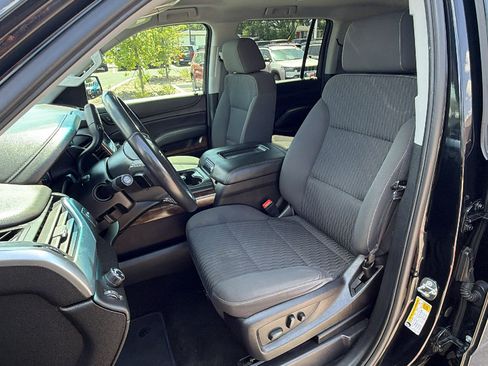 Used 2017 Chevrolet Suburban LS RWD image 12