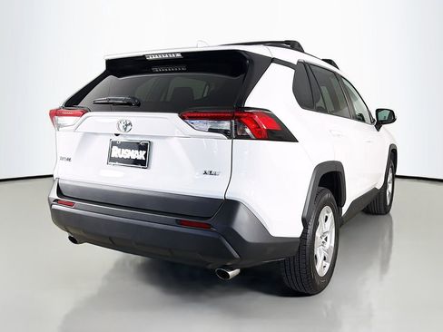 Used 2020 Toyota RAV4 XLE w/ Carpet Mat Package FWD image 7