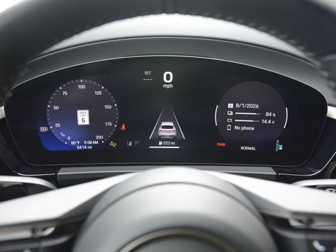 Certified 2025 Porsche Macan Turbo Electric AWD/4WD image 17