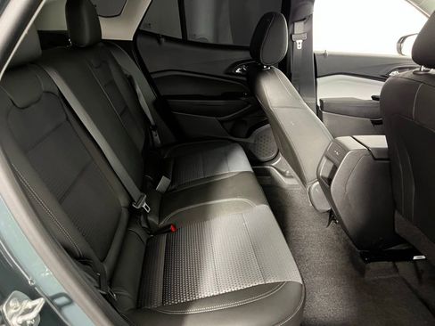 Used 2025 Chevrolet Trax LT image 28