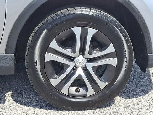 Used 2018 Toyota RAV4 LE image 11