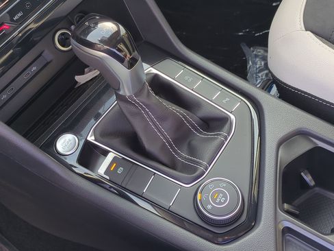 New 2025 Volkswagen Taos SE image 15