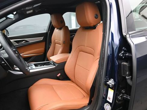 Used 2024 Jaguar XF R-Dynamic SE AWD/4WD image 10