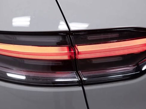 Certified 2026 Porsche Macan image 18