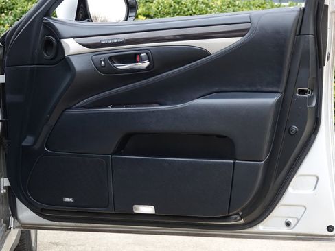 Used 2013 Lexus LS 460 image 38