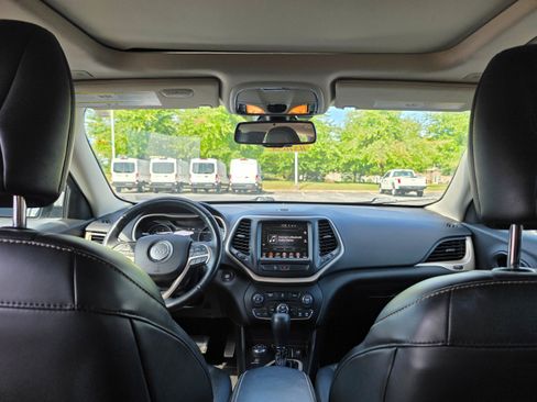 Used 2018 Jeep Cherokee Limited AWD/4WD image 8