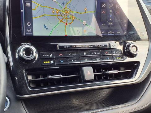 Used 2021 Toyota Highlander Platinum FWD image 17