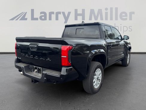 Certified 2025 Toyota Tacoma SR5 AWD/4WD image 5