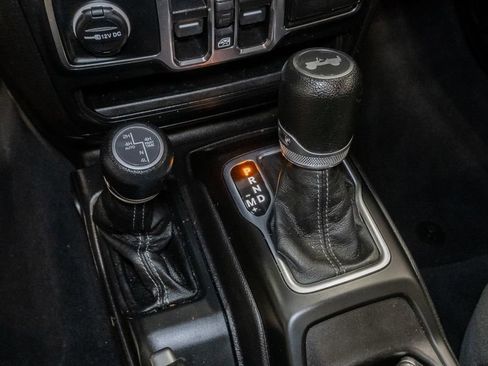 Used 2024 Jeep Wrangler Unlimited w/ Convenience Group AWD/4WD image 22