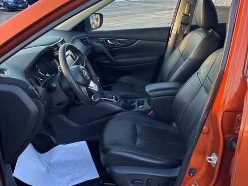 Used 2020 Nissan Rogue SL w/ Premium Package image 13