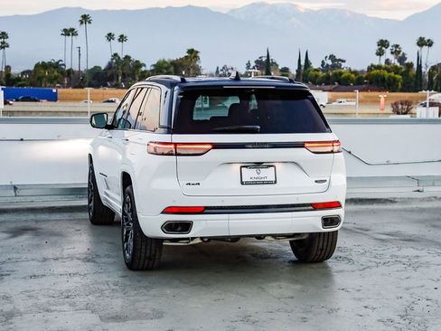 New 2025 Jeep Grand Cherokee Summit image 7