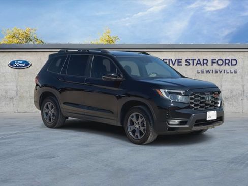 Used 2025 Honda Passport TrailSport image 2