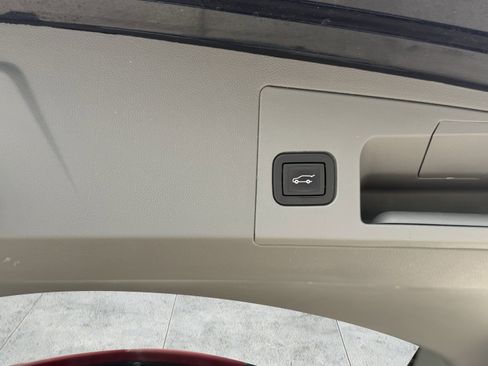 Used 2021 Cadillac XT5 Premium Luxury image 17