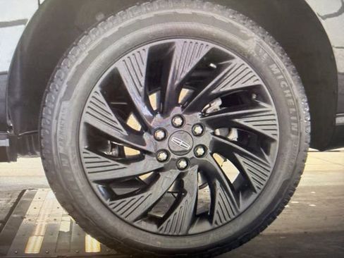 Used 2025 Lincoln Navigator L Reserve w/ Jet Appearance Package image 8