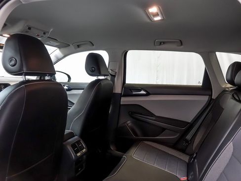 Used 2022 Volkswagen Taos SE image 15