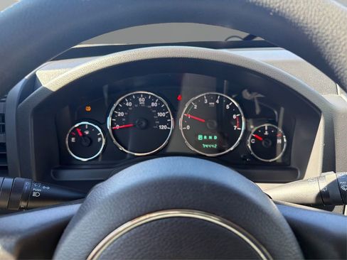 Used 2011 Jeep Liberty Sport image 18