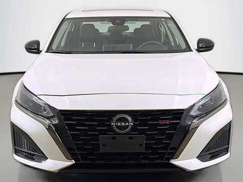 Used 2023 Nissan Altima 2.5 SR w/ SR Premium Package FWD image 13