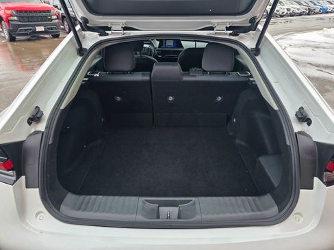 Used 2024 Toyota Prius LE image 6