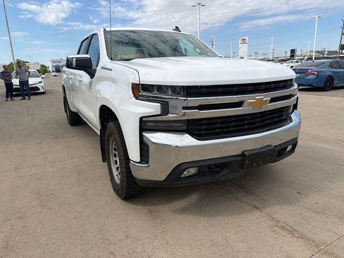 Used 2020 Chevrolet Silverado 1500 LT w/ Convenience Package AWD/4WD image 2