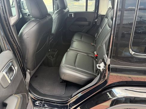Used 2025 Jeep Wrangler Unlimited Sahara w/ Technology Group AWD/4WD image 20