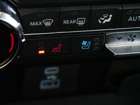 Used 2022 Ford F150 Lariat w/ Max Trailer Tow Package image 29