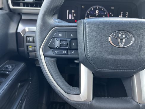 Used 2025 Toyota 4Runner SR5 AWD/4WD image 19