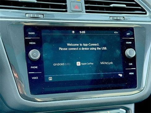 Used 2020 Volkswagen Tiguan SE w/ Panoramic Sunroof Package image 14