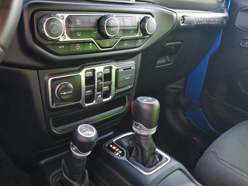 Used 2022 Jeep Wrangler Unlimited Willys image 29