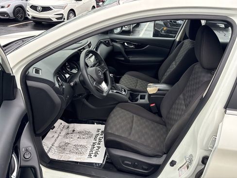 Used 2017 Nissan Rogue Sport SV image 9