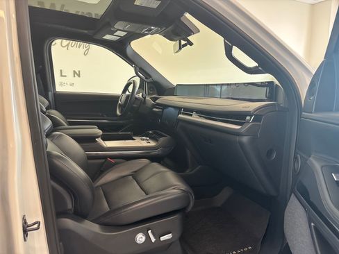 Certified 2025 Lincoln Navigator L Reserve w/ Jet Appearance Package AWD/4WD image 6