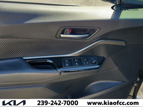 Used 2019 Toyota C-HR XLE FWD image 22