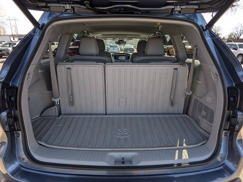 Used 2019 Toyota Highlander XLE FWD image 31